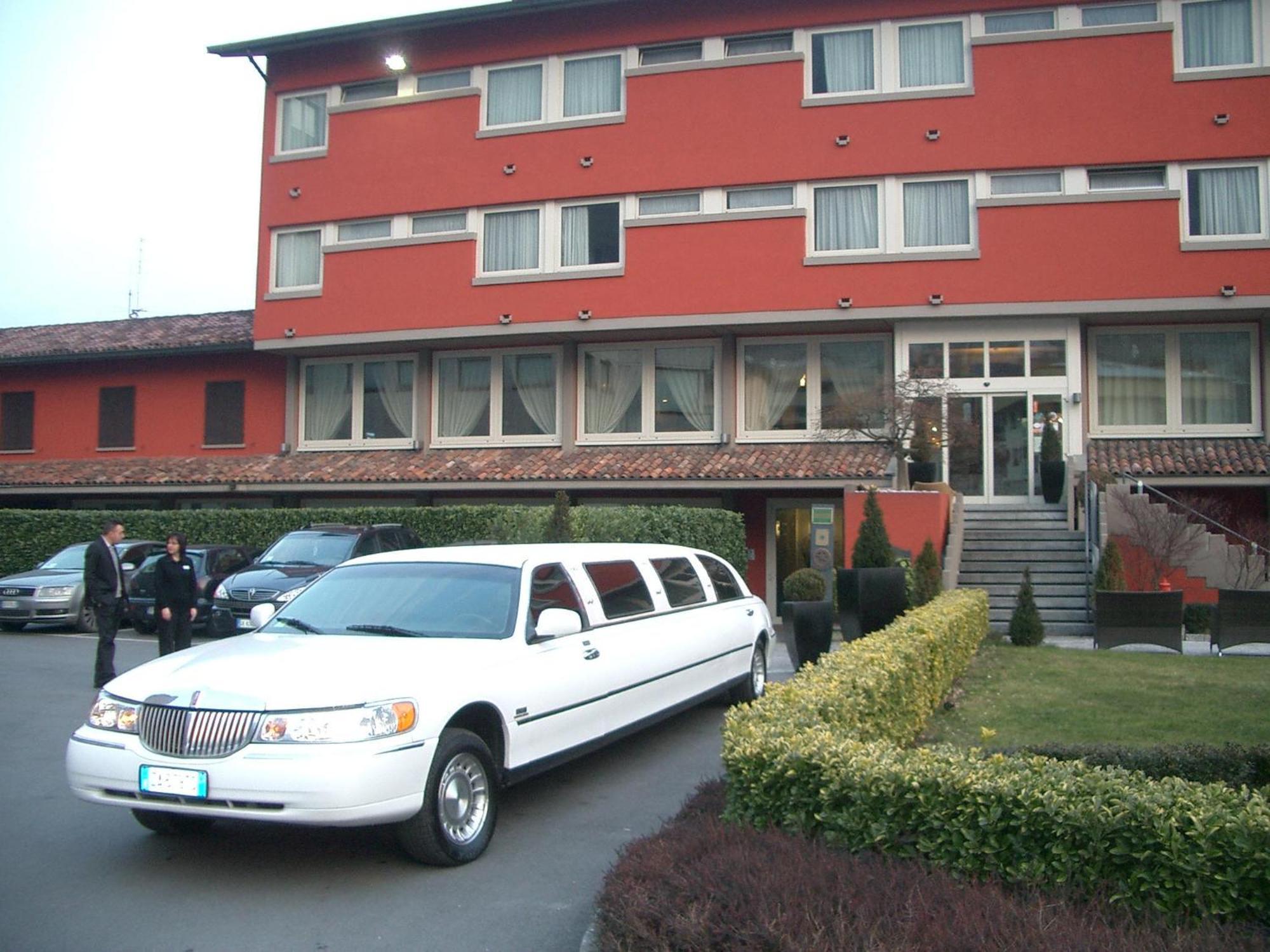 Hotel San Martino Darfo Boario Terme Bagian luar foto